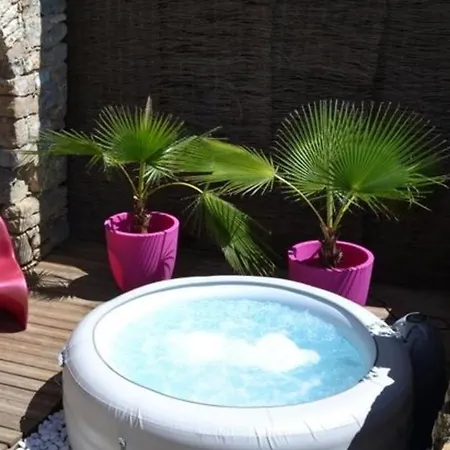 Σπίτι διακοπών Holiday Getaway With Spa- Bridge Groups & Retreats